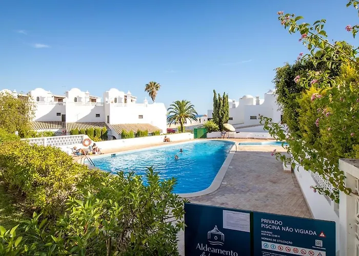 펜션 Renoviertes Reihenhaus Mit Pool Und Meerzugang 포르체스