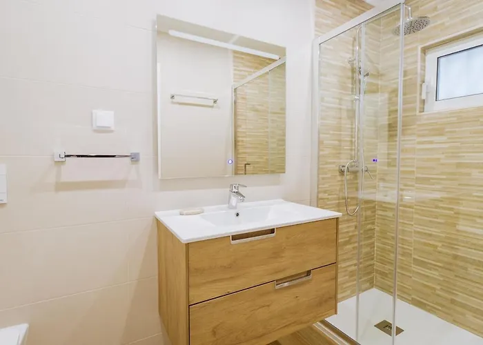 Renoviertes Reihenhaus Mit Pool Und Meerzugang 펜션 *
