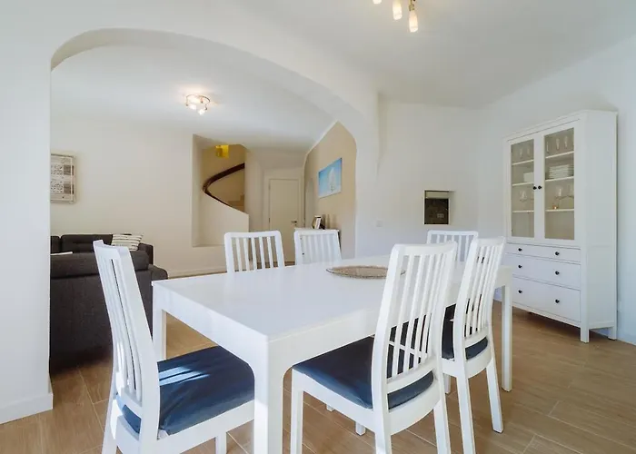 펜션 Renoviertes Reihenhaus Mit Pool Und Meerzugang