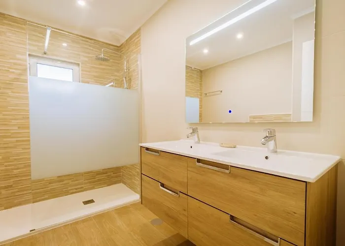 Renoviertes Reihenhaus Mit Pool Und Meerzugang * 포르체스