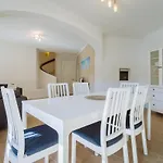 Дом отдыха Renoviertes Reihenhaus Mit Pool Und Meerzugang